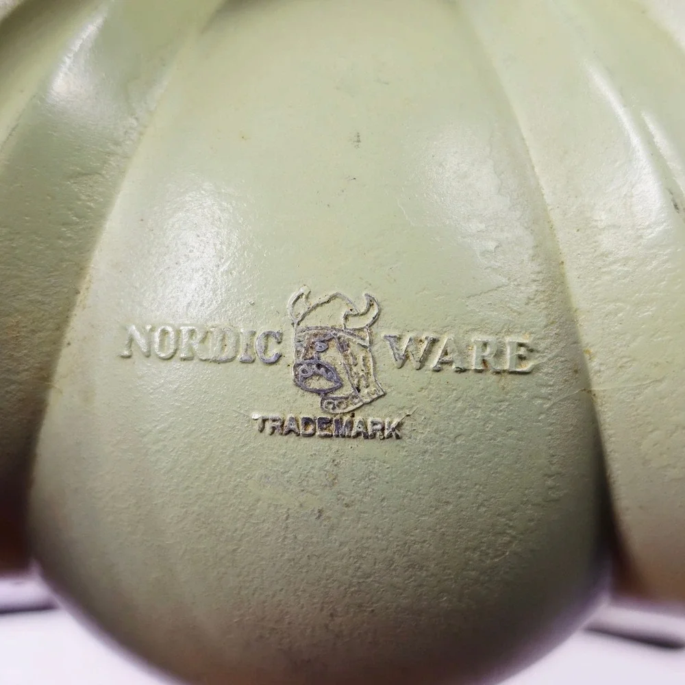 Nordic‎ Ware Mini Bundt Pan Green Baking Mold Minneapolis Vintage Kitchenware